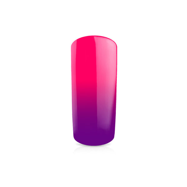Foto di unghia dipinta con Smalto UV/LED semipermanente termico colore Dark Violet-Pink con sfondo bianco, marchio SNC Super Nail Center