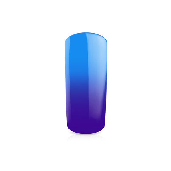 Foto di unghia dipinta con Smalto UV /LED semipermanente termico colore Viola-Blu con sfondo bianco, marchio SNC Super Nail Center