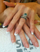 Foto di mani con unghie curate e marchio SNC Super Nail Center
