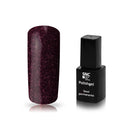 Foto di unghia dipinta con Smalto UV-LED semipermanente colore Dark Passion Glitter rosso scuro con sfondo bianco, marchio SNC Super Nail Center