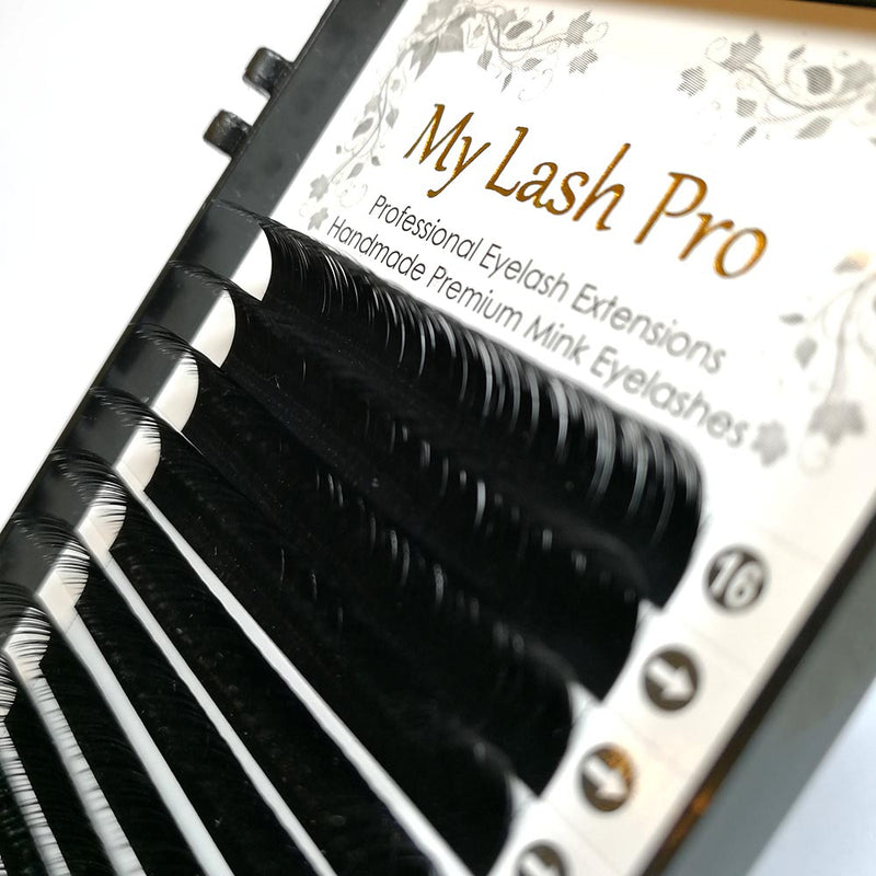 Foto close-up di pacchetto di ciglia per extensions curva C 0,15 con 16 strisce da 7-15 millimetri con sfondo bianco, marchio My Lash Pro e SNC Super Nail Center