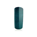 Foto di unghia dipinta con Smalto UV-LED semipermanente Extreme lack colore Pearly Dark Green, verde bottiglia lievemente glitterato, con sfondo bianco, marchio SNC Super Nail Center