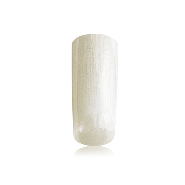 Foto di unghia dipinta con Smalto UV-LED semipermanente Extreme lack colore Pearly Milky, bianco perlato lattiginoso, con sfondo bianco, marchio SNC Super Nail Center