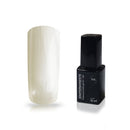 Foto di unghia dipinta con Smalto UV-LED semipermanente Extreme lack colore Pearly Milky, bianco perlato lattiginoso, con sfondo bianco, marchio SNC Super Nail Center