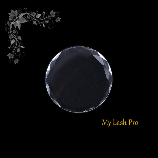 Foto di supporto in cristallo per colla extensions da 4,5 cm con sfondo nero, marchio My Lash Pro e SNC Super Nail Center