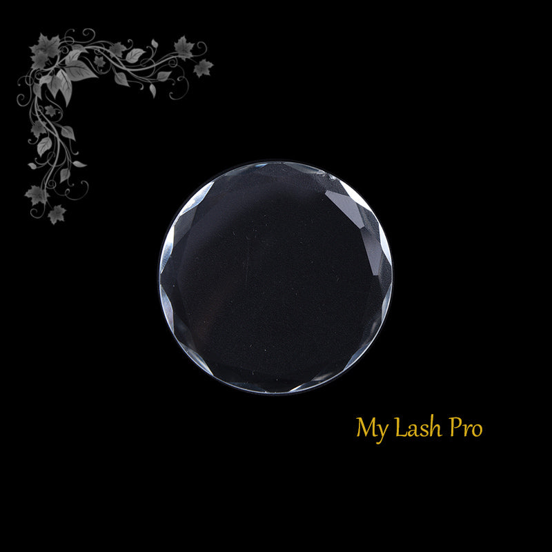 Foto di supporto in cristallo per colla extensions da 4,5 cm con sfondo nero, marchio My Lash Pro e SNC Super Nail Center